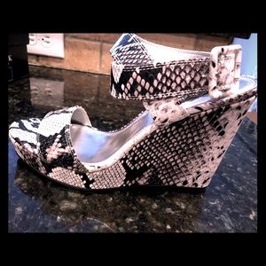 WHBM Wellington Wedges EUC